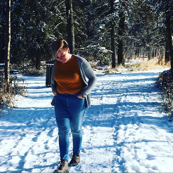 Meet your Posher, Kelly - Picture 3 of 3